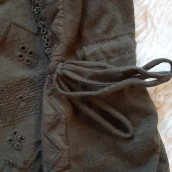 Lucky Brand Olive Green embroidered top, size large, NWT - Picture 6 of 10